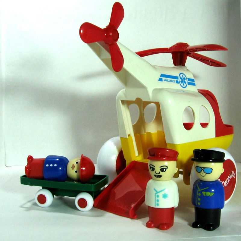 вертолет для малышей с большими колесами и человечками с погрузкой на носилках вертолет для малышей с большими колесами и человечками с погрузкой на носилках