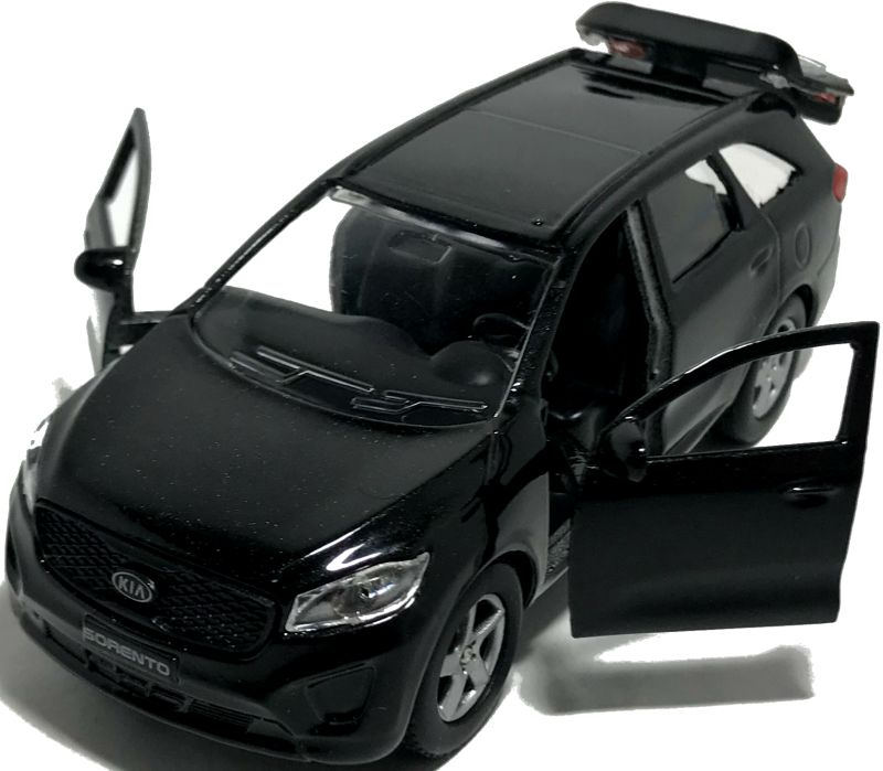 У машинки Kia Sorento открываются две передние двери а так же задняя дверь багажника. igrushechnaya-mashinka-kia-sorento-chyornaya-04.jpg