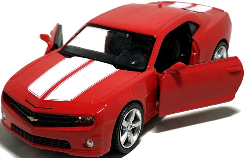 Так же у машинки имеются две открывающиеся передние двери. igrushechnaya-mashinka-chevrolet-camaro-04.jpg