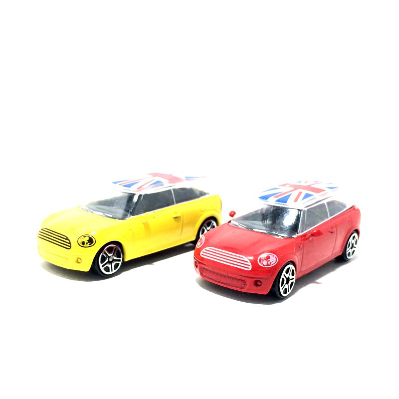 Машинка имеет два цвета - желтый и красный. igrushechnaya-mashinka-mini-cooper-05.jpg