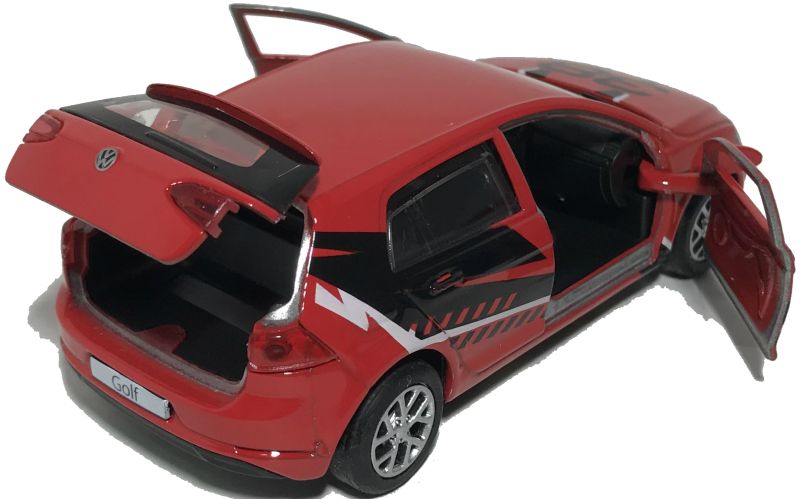 У машинки Volkswagen Golf открываются две передние двери и задняя дверь багажника, багажник очень просторный. igrushechnaya-sportivnaya-mashinka-volkswagen-golf-05.jpg