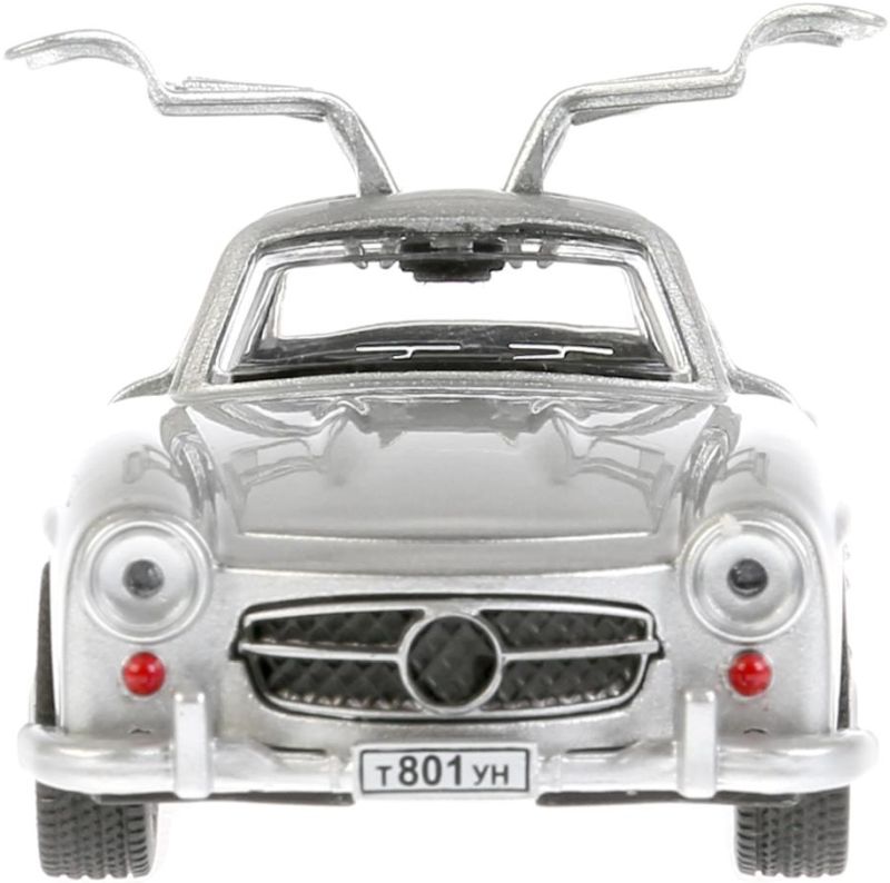 У машинки Mercedes-benz 300 SL открываются две двери. igrushechnaya-mashinka-mercedes-benz-300-sl-serebristyj-03.jpg
