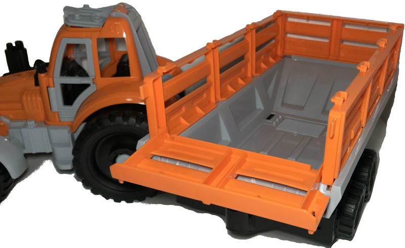 У прицепа откидывается задний борт. igrushechnyj-traktor-s-grejderom-i-pricepom-02.jpg