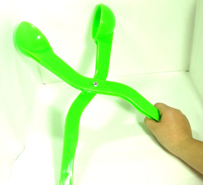 Захватываем щипцами снег и раскрываем пошире Захватываем щипцами снег и раскрываем пошире