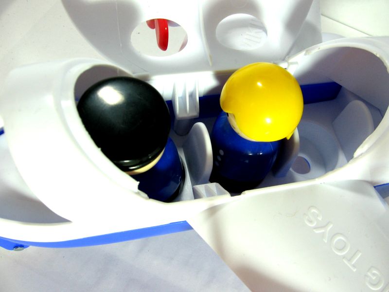 Самолет для малышей с 2-ми фигурками и открывающейся крышей салона Самолет для малышей с 2-ми фигурками и открывающейся крышей салона